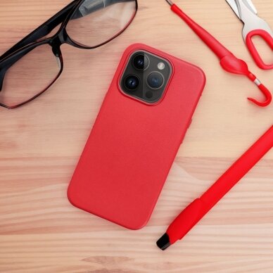 iPhone 15 red MagLeather MagSafe nugarėlė 6