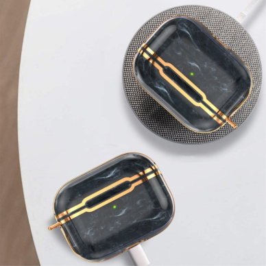 Silikoninis dėklas Airpods Pro 2nd Gen su karabinu Marble Black/Gold 4